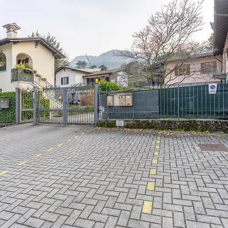 L'acero Rosso - Giardino Privato E Box Auto شقة