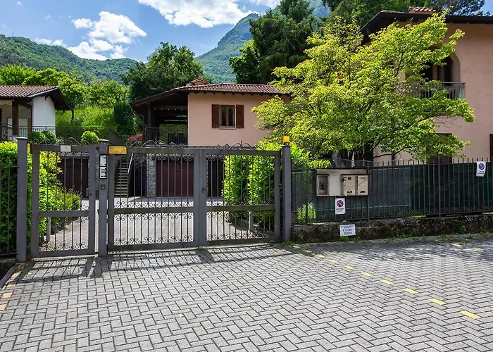 L'acero Rosso - Giardino Privato E Box Auto شقة
