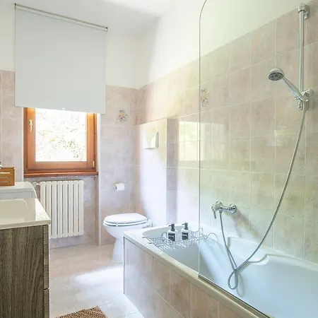 L'acero Rosso - Giardino Privato E Box Auto