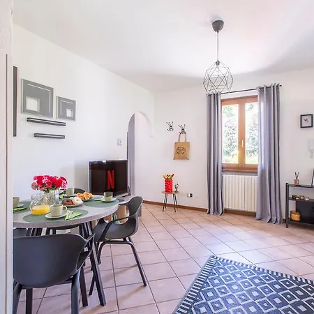 L'acero Rosso - Giardino Privato E Box Auto Tatil Evi Menaggio