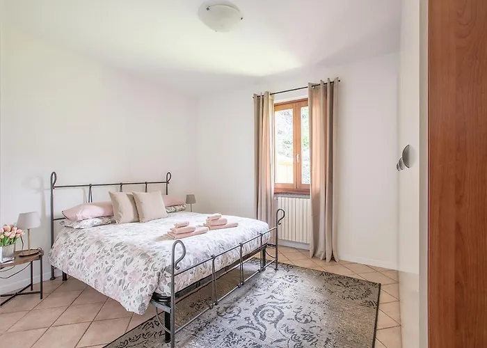 L'acero Rosso - Giardino Privato E Box Auto Menaggio