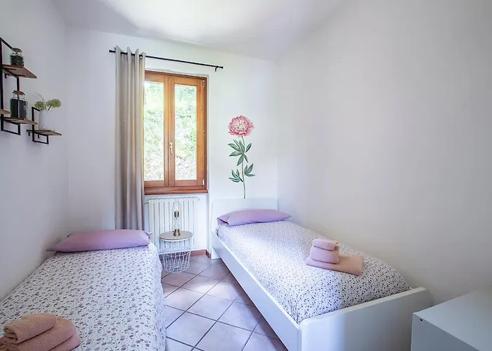 L'acero Rosso - Giardino Privato E Box Auto Nyaraló