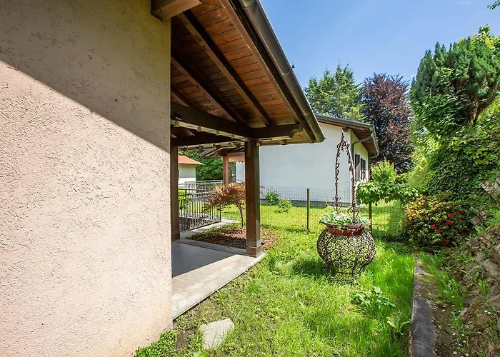 L'acero Rosso - Giardino Privato E Box Auto Menaggio