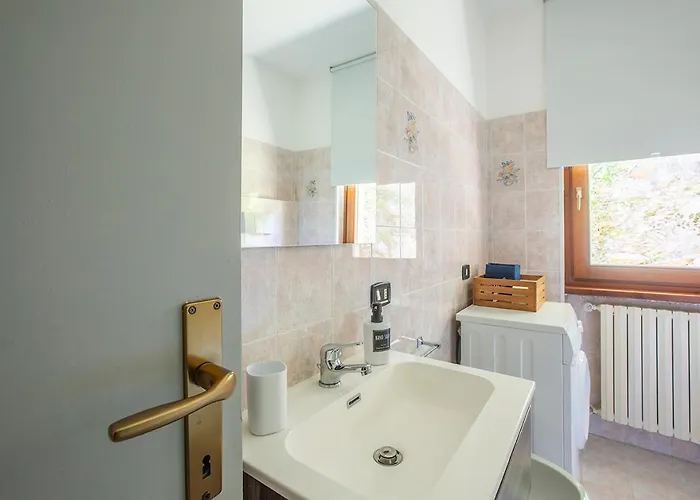 L'acero Rosso - Giardino Privato E Box Auto * Menaggio